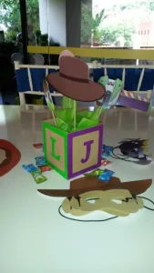 centros-de-mesa-de-toy-story-sombrero