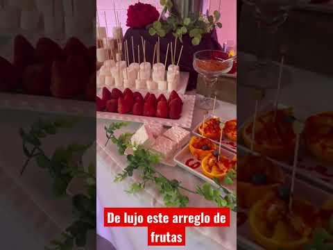 Centros de mesa con frutas para fiestas infantiles.