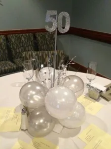 centros-de-mesa-para-cumpleanos-de-mujer-adulta-con-globos